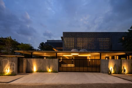 Tropical Shift House